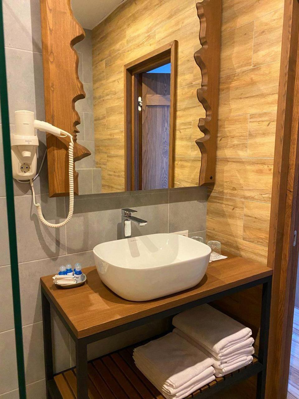 Фільварок Кмитів Hotel Velyki Kosharishcha Exterior photo